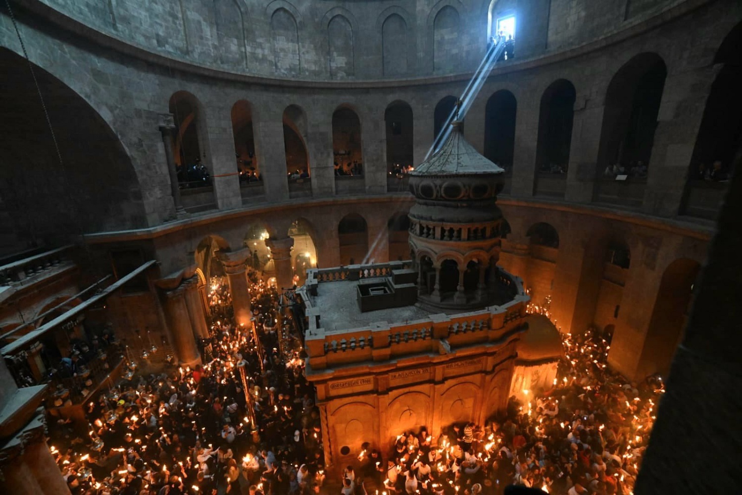 В Єрусалимі зійшов благодатний вогонь, чому це важливо перед Великоднем